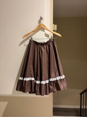 Vintage Partners Please!By Malco modes brown ruffled skirt with white lace trim